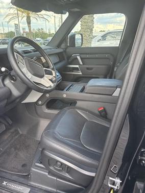 2024 Land Rover Defender P400 X-Dynamic SE