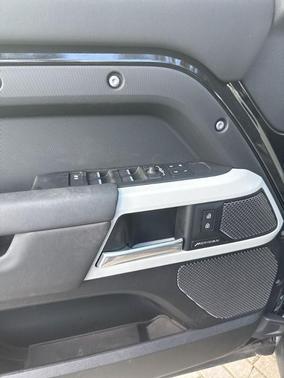 2024 Land Rover Defender P400 X-Dynamic SE