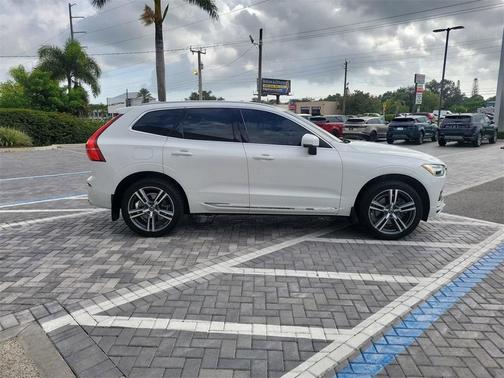 2021 Volvo XC60 Recharge Plug-In Hybrid T8 Inscription Expression