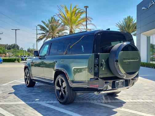 Woolstone Green 2026 Land Rover Defender P400 X-Dynamic SE