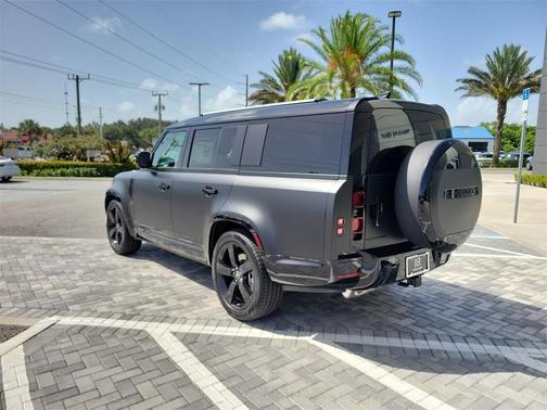 2025 Land Rover Defender P400 X-Dynamic SE