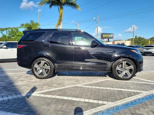 2026 Land Rover Discovery Tempest Edition