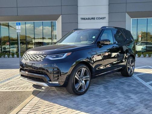 Santorini Black 2026 Land Rover Discovery Tempest Edition