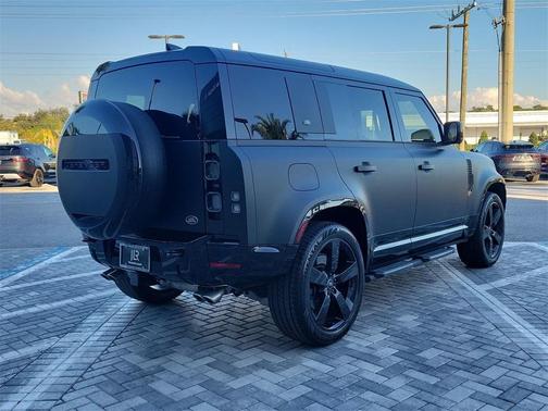 2023 Land Rover Defender 