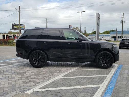 Santorini Black 2026 Land Rover Range Rover P550e SE