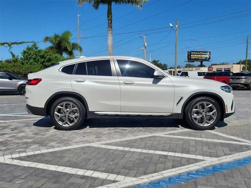 2024 BMW X4 xDrive30i