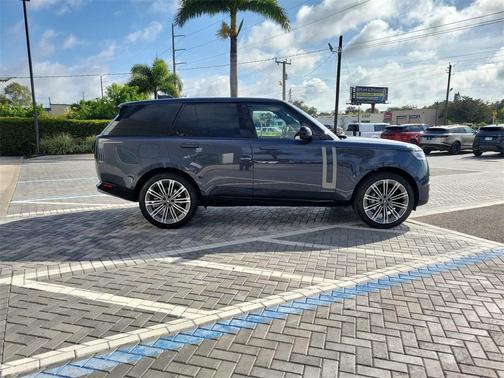 2025 Land Rover Range Rover P400 SE