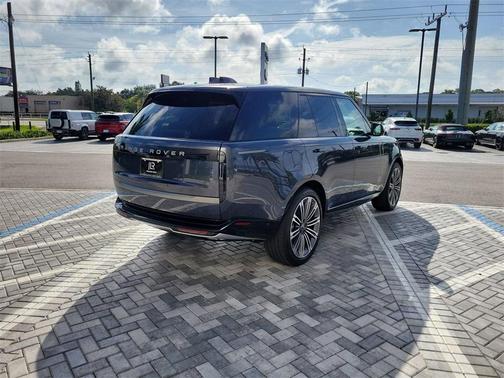2025 Land Rover Range Rover P400 SE
