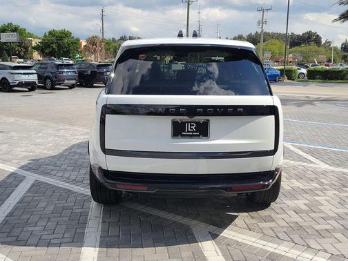 Fuji White 2026 Land Rover Range Rover P400 SE