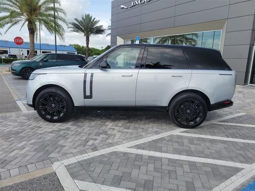 2025 Land Rover Range Rover P400 SE