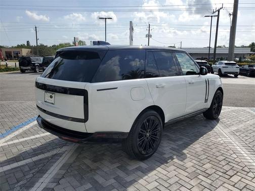 2025 Land Rover Range Rover P530 SE