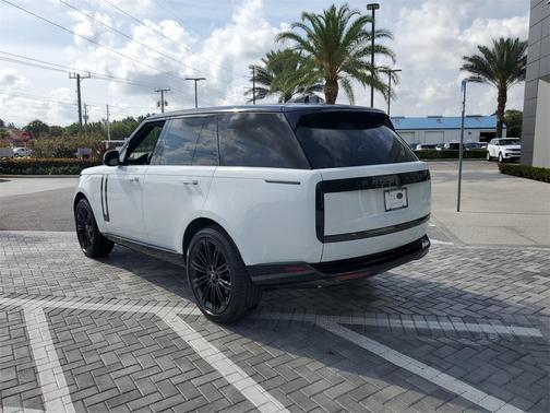 2025 Land Rover Range Rover P530 SE