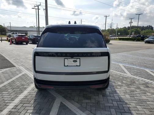 2025 Land Rover Range Rover P530 SE