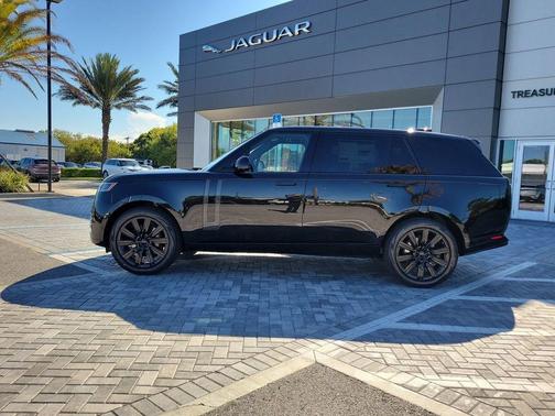 Santorini Black 2026 Land Rover Range Rover P400 SE 7 Seat