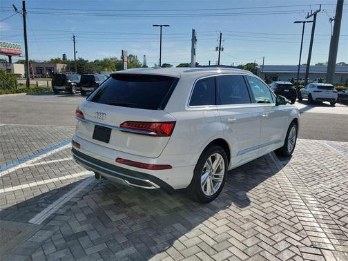 2023 Audi Q7 55 Premium Plus