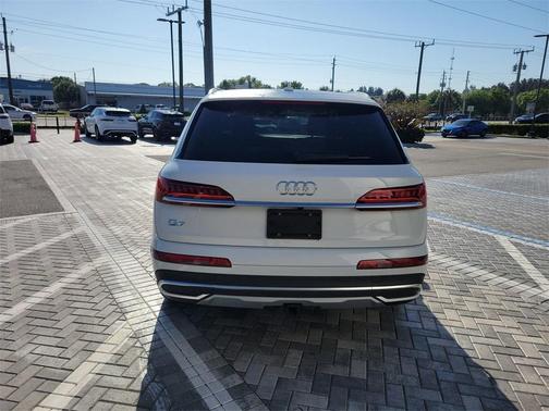 2023 Audi Q7 55 Premium Plus