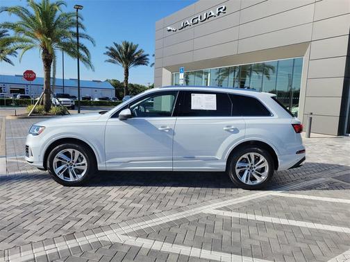 2023 Audi Q7 55 Premium Plus