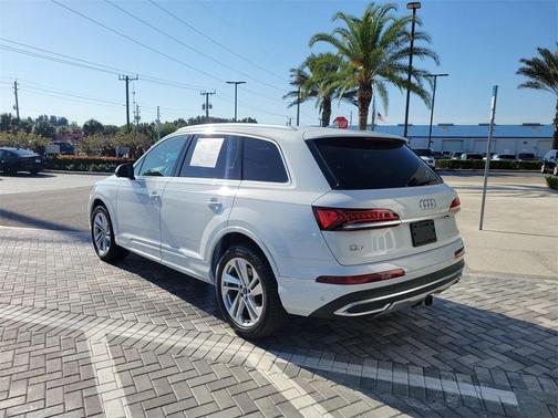 2023 Audi Q7 55 Premium Plus