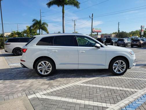 2023 Audi Q7 55 Premium Plus