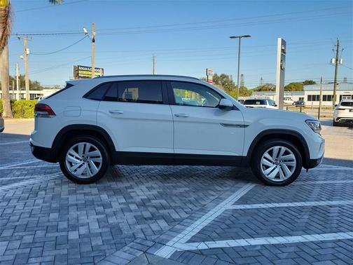 2022 Volkswagen Atlas Cross Sport 2.0T SE w/Technology