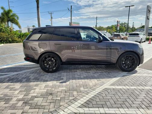 2024 Land Rover Range Rover P530 SE