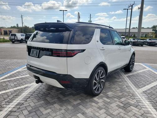 2025 Land Rover Discovery P360 Dynamic SE