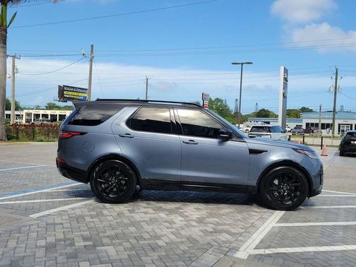 Byron Blue 2020 Land Rover Discovery Landmark
