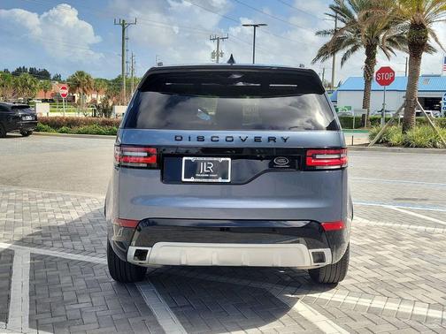 Byron Blue 2020 Land Rover Discovery Landmark