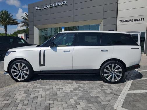 2025 Land Rover Range Rover P400 SE 7 Seat