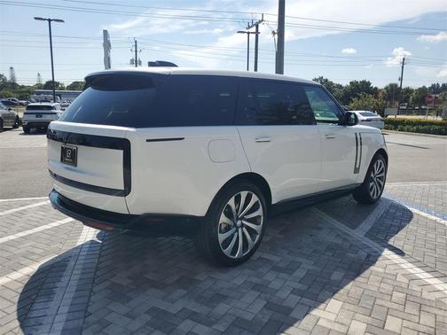 2025 Land Rover Range Rover P400 SE 7 Seat