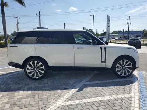 2025 Land Rover Range Rover P400 SE 7 Seat