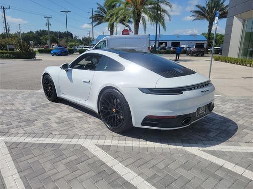 2022 Porsche 911 Carrera