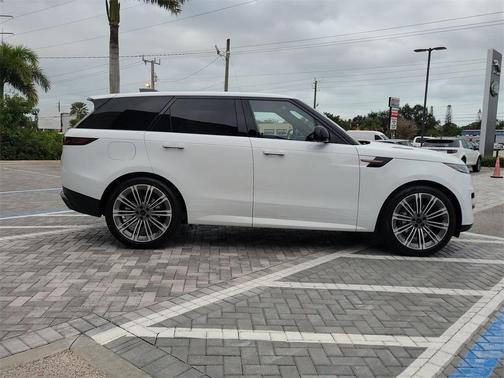 2026 Land Rover Range Rover Sport SE