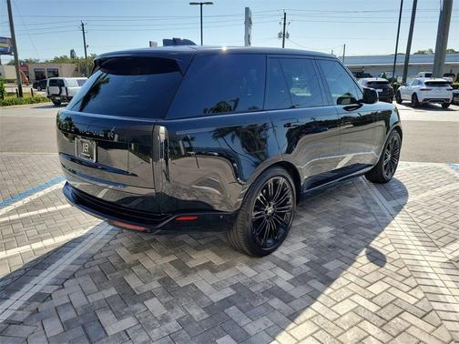 2025 Land Rover Range Rover P400 SE