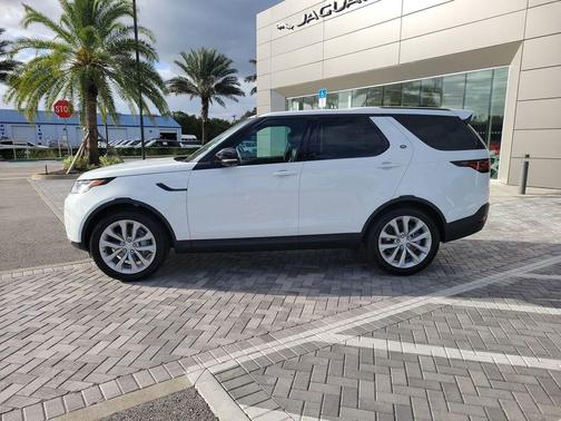 Fuji White 2025 Land Rover Discovery P300 S