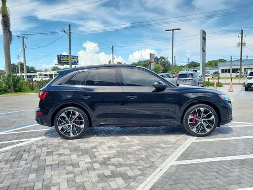Mythos Black Metallic 2024 Audi SQ5 3.0T Premium Plus