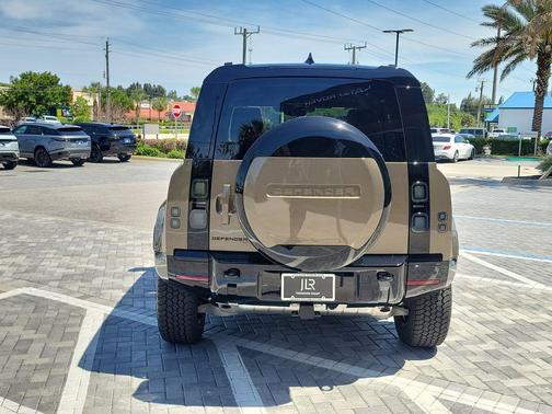 Gondwana Stone 2026 Land Rover Defender P400 X-Dynamic SE