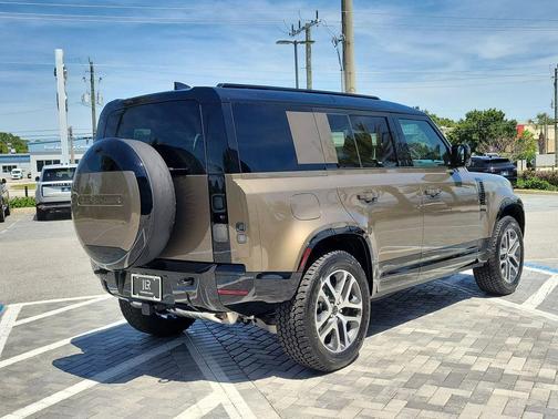 Gondwana Stone 2026 Land Rover Defender P400 X-Dynamic SE