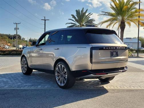 2026 Land Rover Range Rover P530 SE