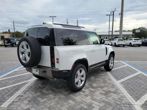 2025 Land Rover Defender P400 X-Dynamic SE