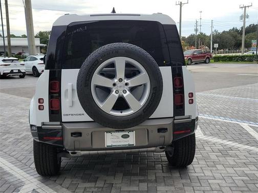2025 Land Rover Defender P400 X-Dynamic SE