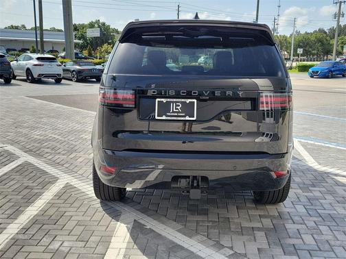 2025 Land Rover Discovery P300 Dynamic SE
