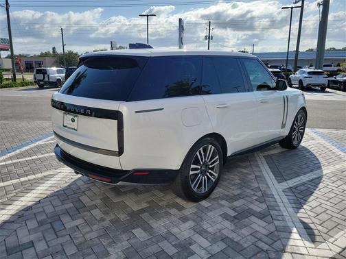 2024 Land Rover Range Rover P530 SE