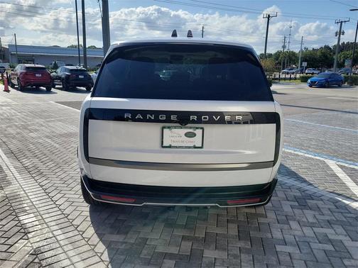 2024 Land Rover Range Rover P530 SE