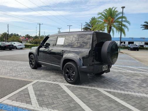 2023 Land Rover Defender 110 SE