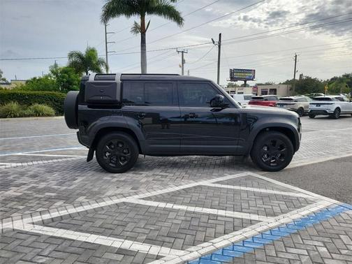 2023 Land Rover Defender 110 SE
