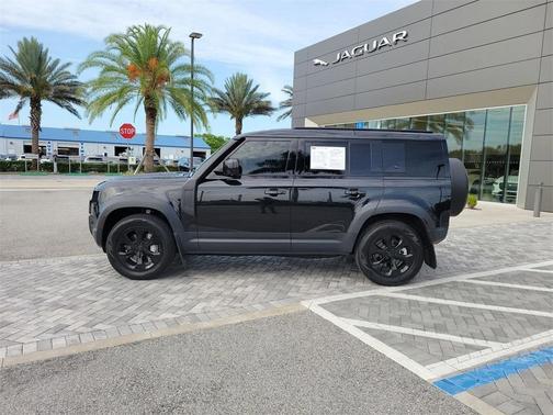 2023 Land Rover Defender 110 SE