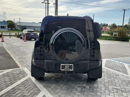 2023 Land Rover Defender 110 SE