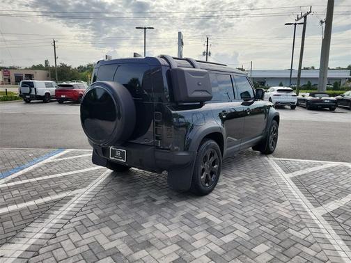 2023 Land Rover Defender 110 SE