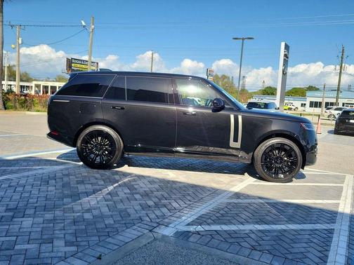 Santorini Black 2026 Land Rover Range Rover P530 SE 7 Seat